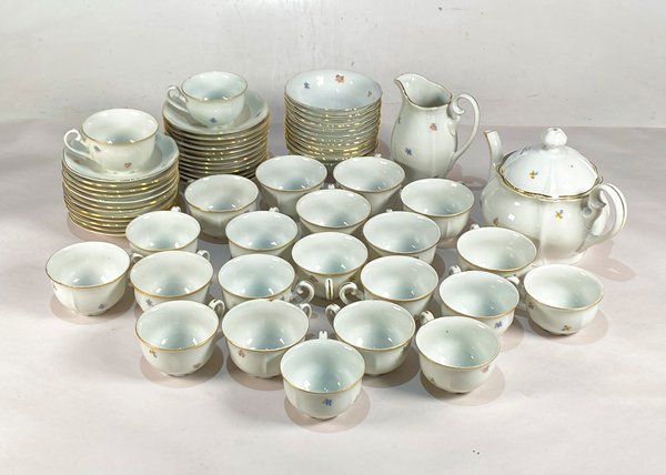 Conjunto de Loza Checoslovaca con Decoración Floral: Platos, Tazas y Piezas de Servir - imagen 1