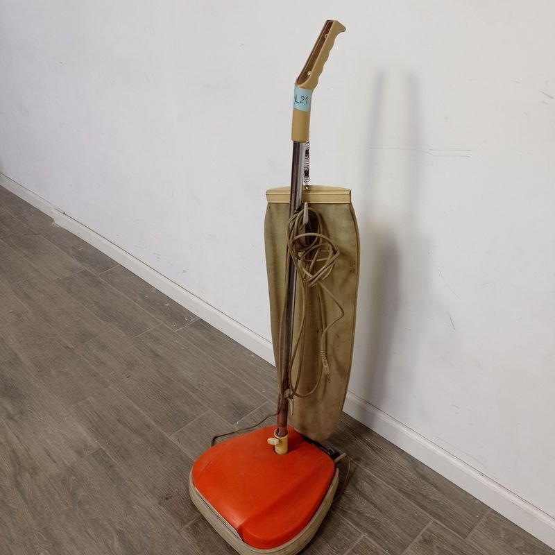 Lustraspiradora marca Yelmo con bolsa, en buen estado - imagen 2
