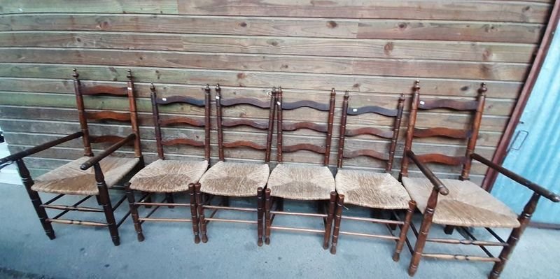 Lote siguiente: Sillas de madera con asientos c/ cardo y posabrazo