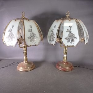 Par de Lámparas de Mesa Metálicas con Vidrio Decorado y Tres Luces - imagen 2