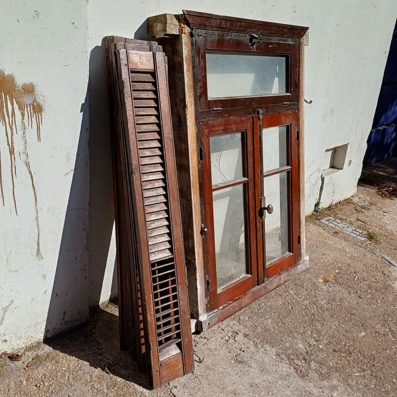 Ventana con dos hojas batientes y marco de pinotea para venta - imagen 3