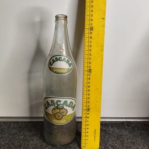 Lote siguiente: Botella Antigua "Cascada Pomelo" Vidrio Transparente 1000ml