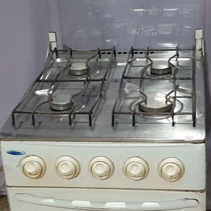Cocina a Gas Blanca Dikler 4 Hornallas con Válvula - imagen 2