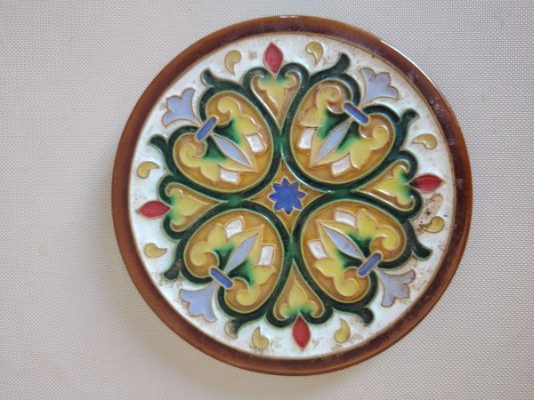 Plato decorativo de cerámica pintado a mano - imagen 1