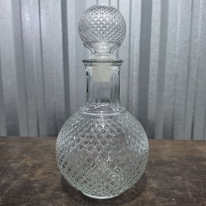 Decantador de Vidrio Transparente con Tapón y Diseño de Malla - imagen 2