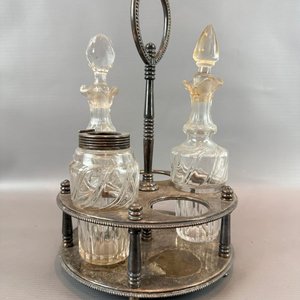 Lote anterior: Juego de Aceitera y Vinagrera Christofle con Soporte Bañado en Plata