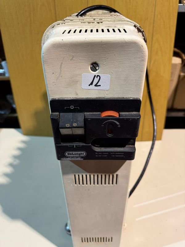 Calefactor de Aceite Delonghi Beige con Ruedas - imagen 1