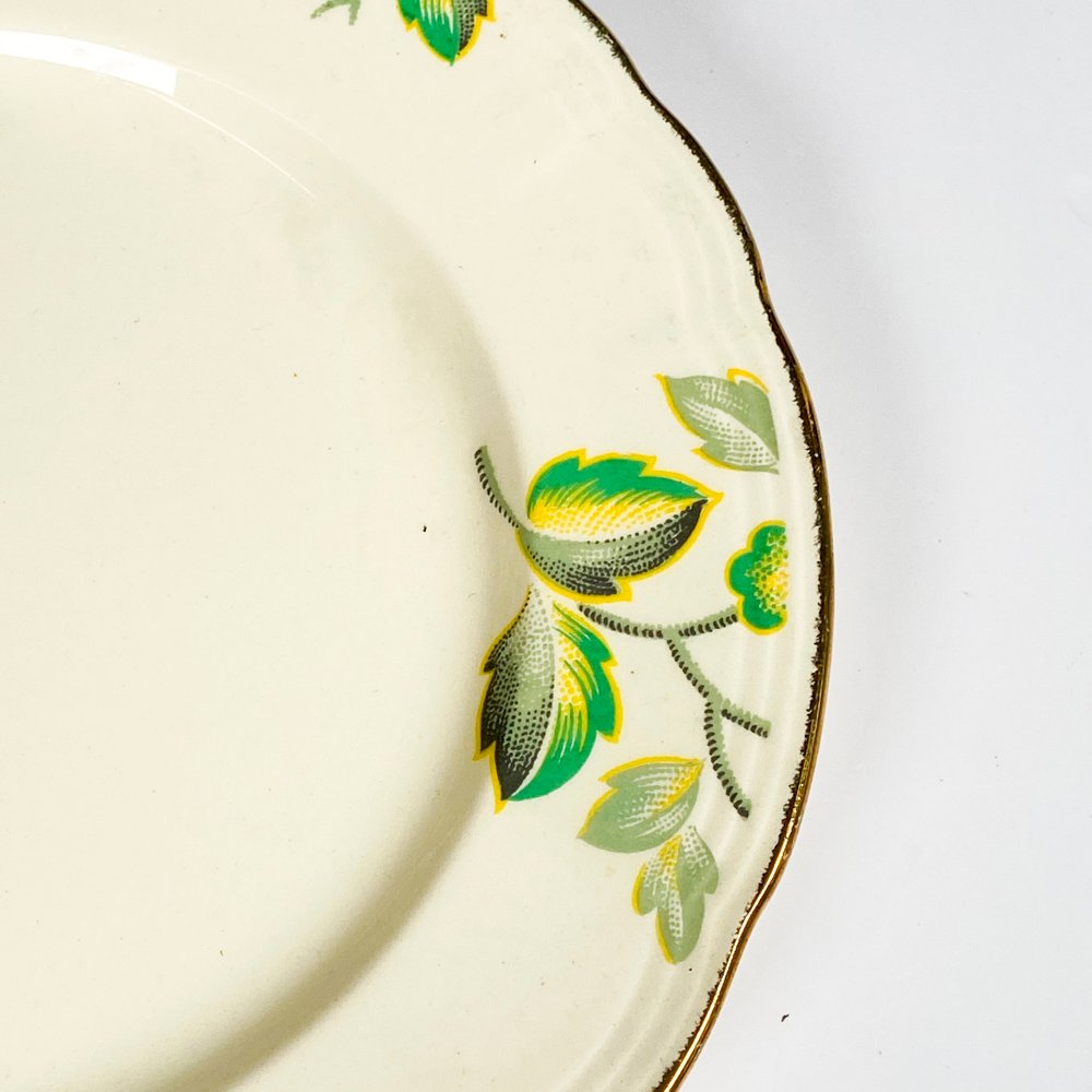 Platos de loza inglesa con hojas verdes - imagen 4