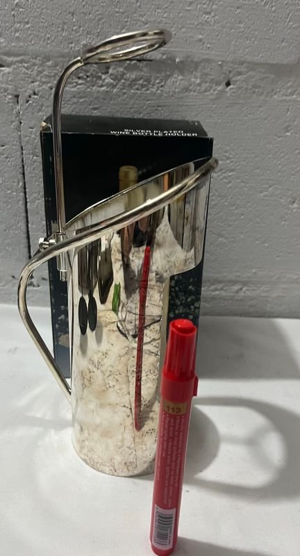 Lote anterior: Botellas de vino y accesorios