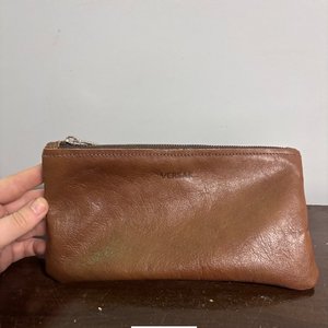 Lote siguiente: Neceser de Cuero Marrón Nuevo