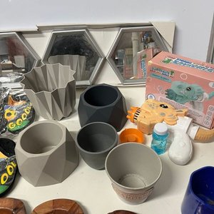 Lote Variado: Espejos, Macetas, Pantuflas, Ceniceros y Burbujero - imagen 7