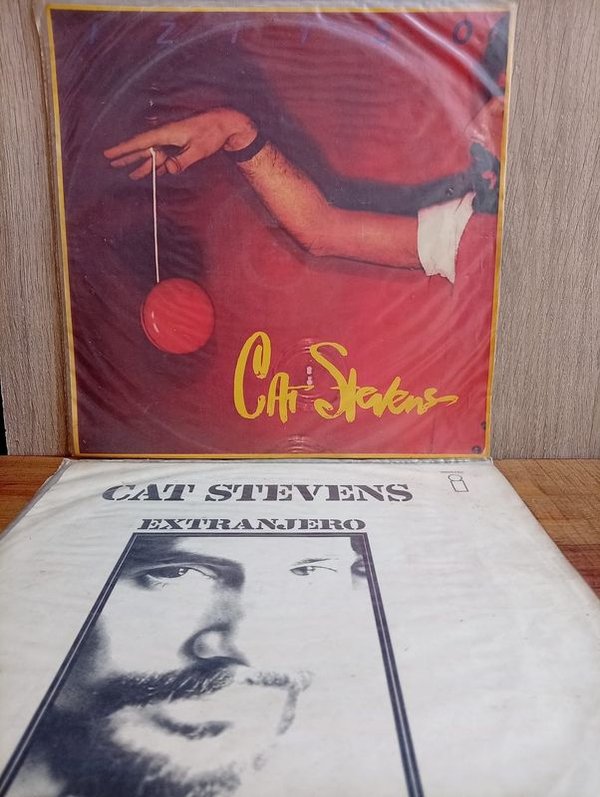 Dos Vinilos LP Cat Stevens: Izitso (1974) y Extranjero (1977) Industria Uruguaya