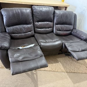 Sofá Reclinable de 3 Plazas en Cuero Sintético Marrón con Desgaste - imagen 13