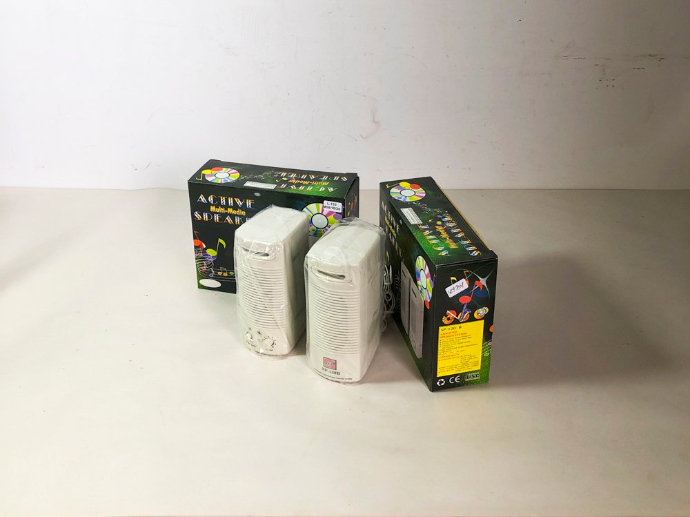 Dos Pares de Parlantes para PC Activos, en Caja