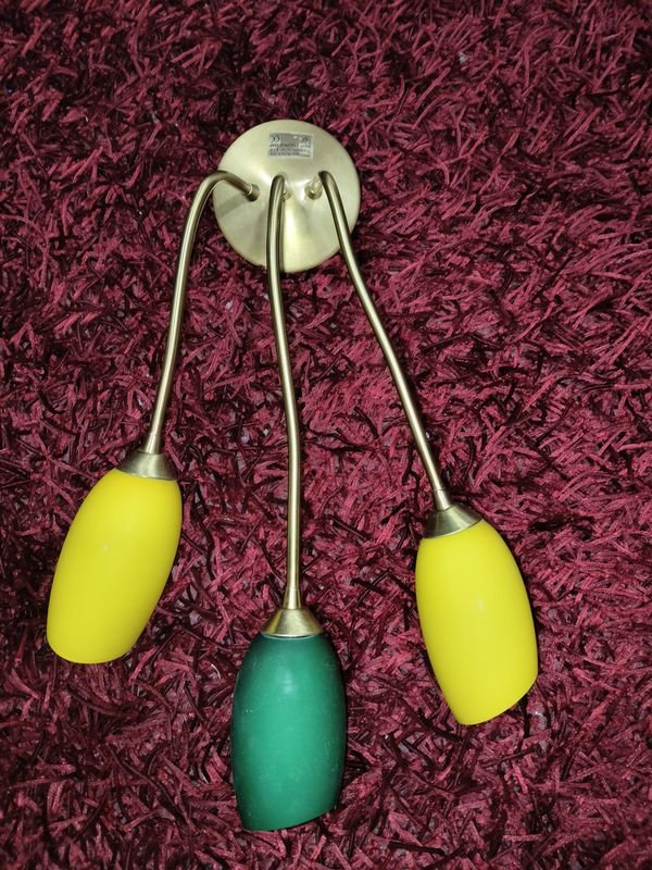 Lámpara de Pared con 3 Tulipanes de Cristal y Metal