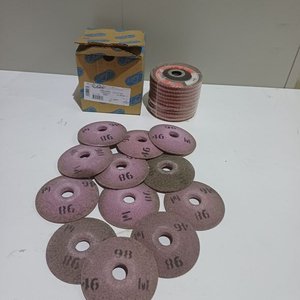 Caja con Discos Abrasivos Flap y Esmeril de 80 y 10cm - imagen 1