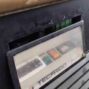 Exhibidor Refrigerado de Postres con 3 Puertas de Vidrio - imagen 5