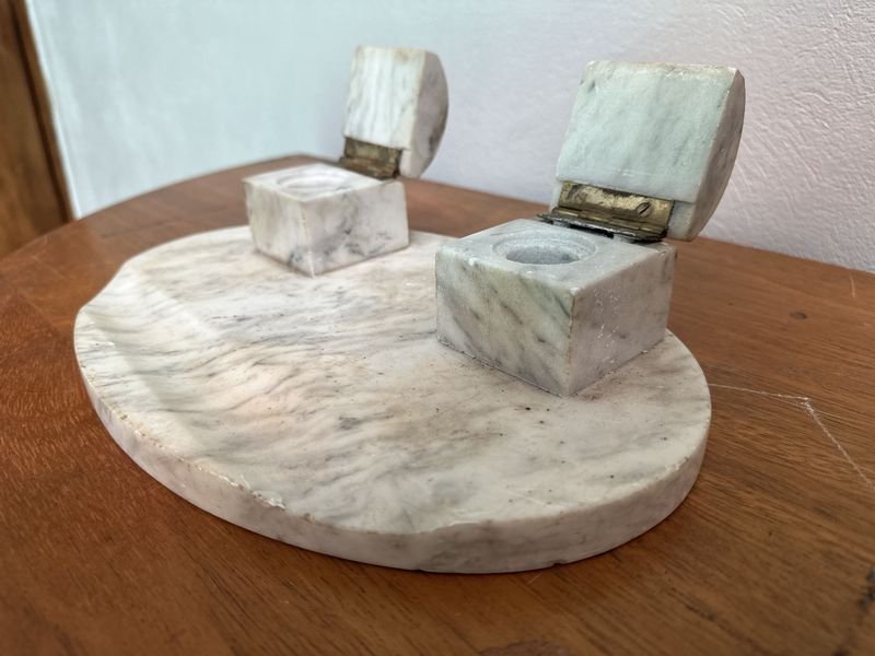 Tintero de mármol con objetos decorativos - imagen 6