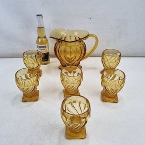 Juego de Jarra y 6 Vasos Vintage con Diseño en Relieve Ambarino - imagen 2