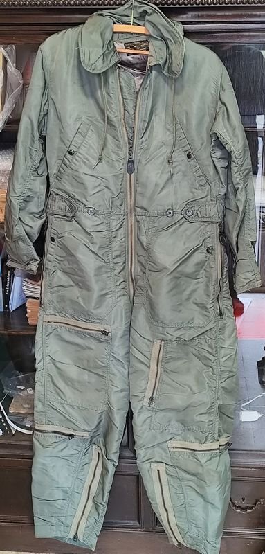 Mameluco Piloto Americano CWU-1/P Talle Medio para Frío Extremo
