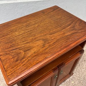 Mesa de TV Rodante en Cerejeira con Puertas y Estante - imagen 5