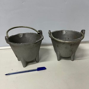 Dos Crisoles Pequeños "Made in Denmark" con Asa - imagen 1