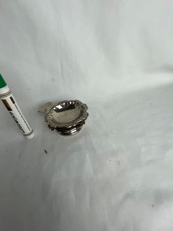 Colador de metal con diseño de hoja - imagen 3