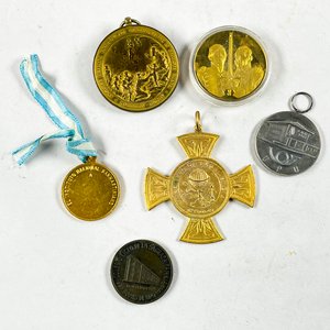Lote de 6 Medallas y Monedas Coleccionables - imagen 3