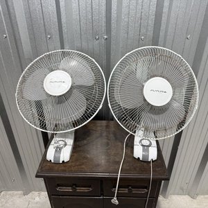 Par de Ventiladores de Pie Futura Blancos con Aspas Grises - imagen 1