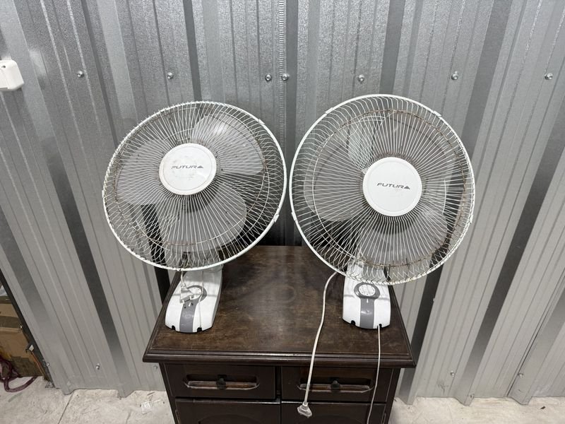 Par de Ventiladores de Pie Futura Blancos con Aspas Grises