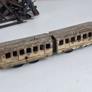 Tren de Juguete Antiguo con Vagones y Rieles Alemanes - imagen 10