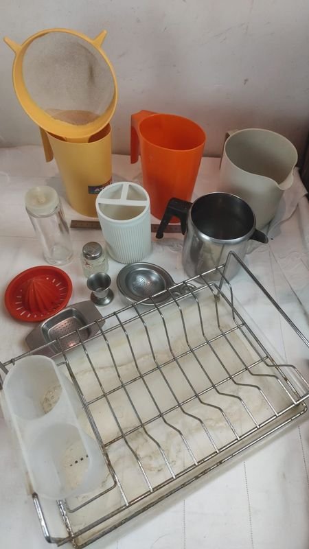 Utensilios de cocina y electrodomésticos en buen estado