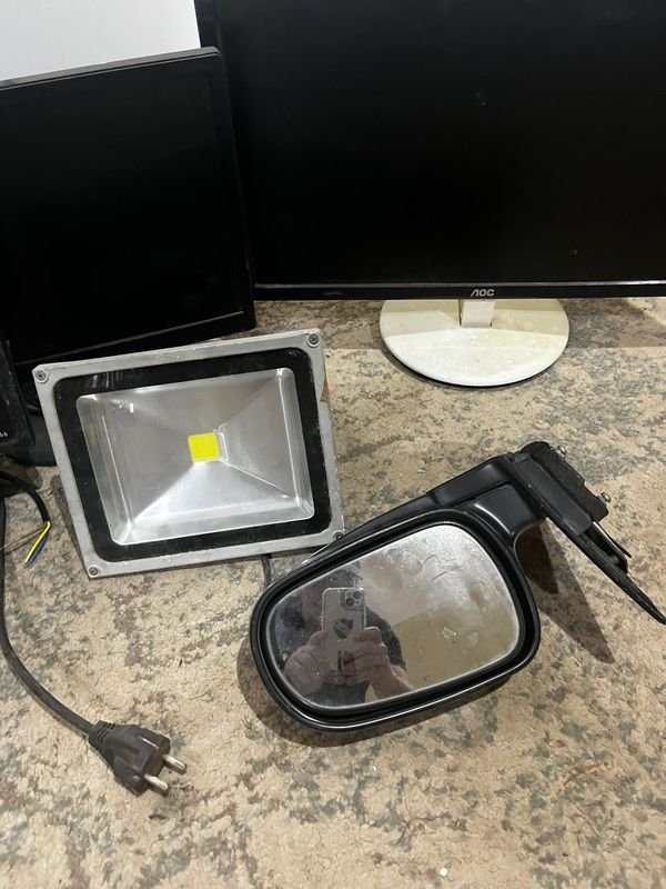 Packs de tecnología con monitores, luces LED y radio - imagen 2