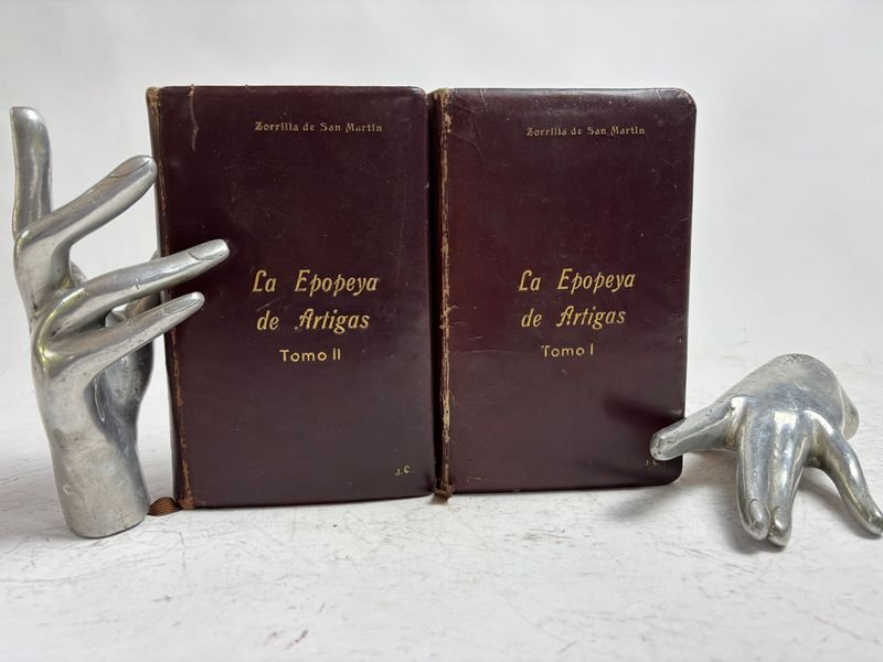 Libros antiguos de la etopeya de Artigas por Zorrilla de San Martin