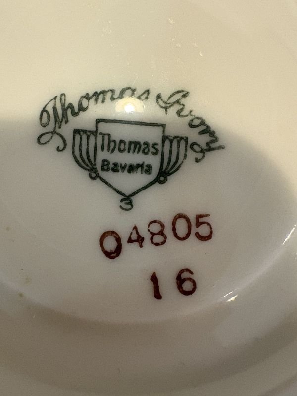 Set de platos y tetera de porcelana - imagen 3