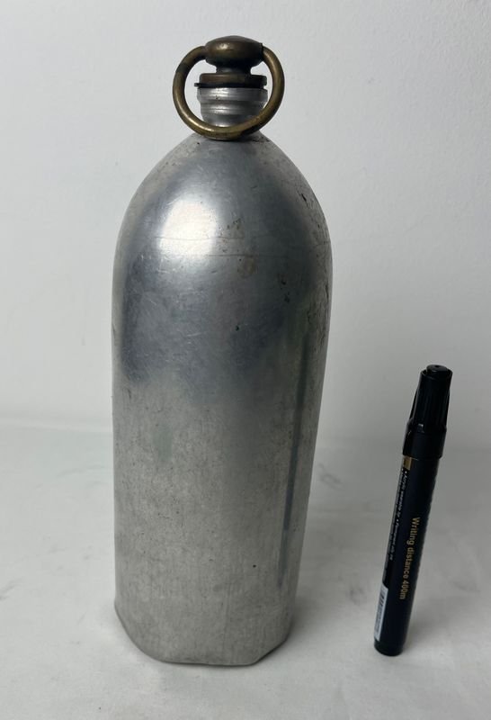 Porron de aluminio para beber - imagen 2