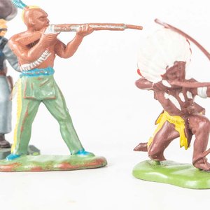 Lote de 6 Soldaditos Indios y Cowboys de Plástico - imagen 2