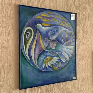 Cuadro con Marco Azul, Diseño de Paloma y Elementos Celestiales - imagen 2