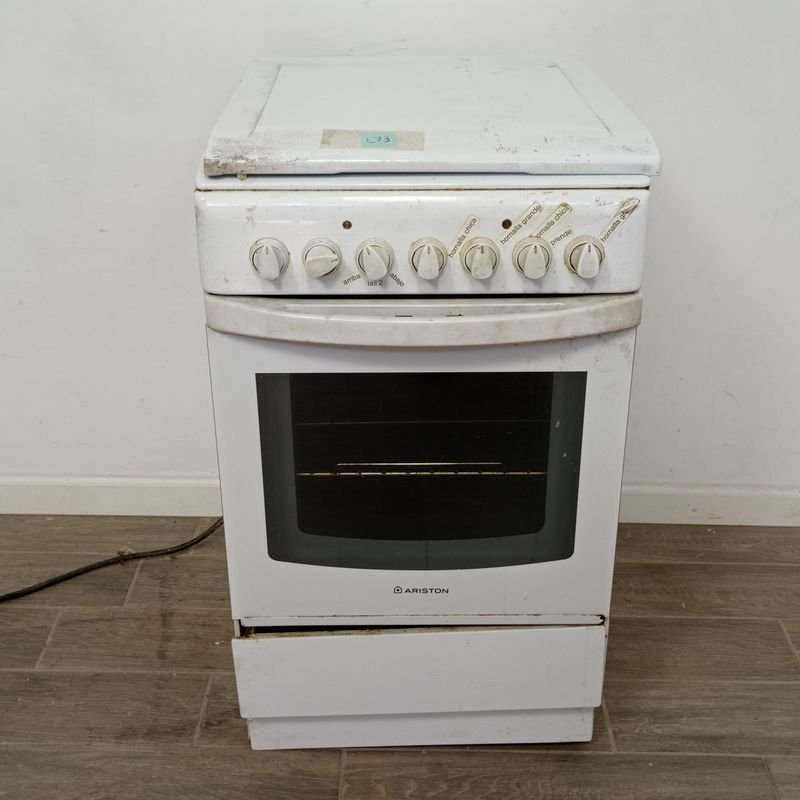 Lote siguiente: Cocina marca ARISTON, electrodoméstico en mal estado