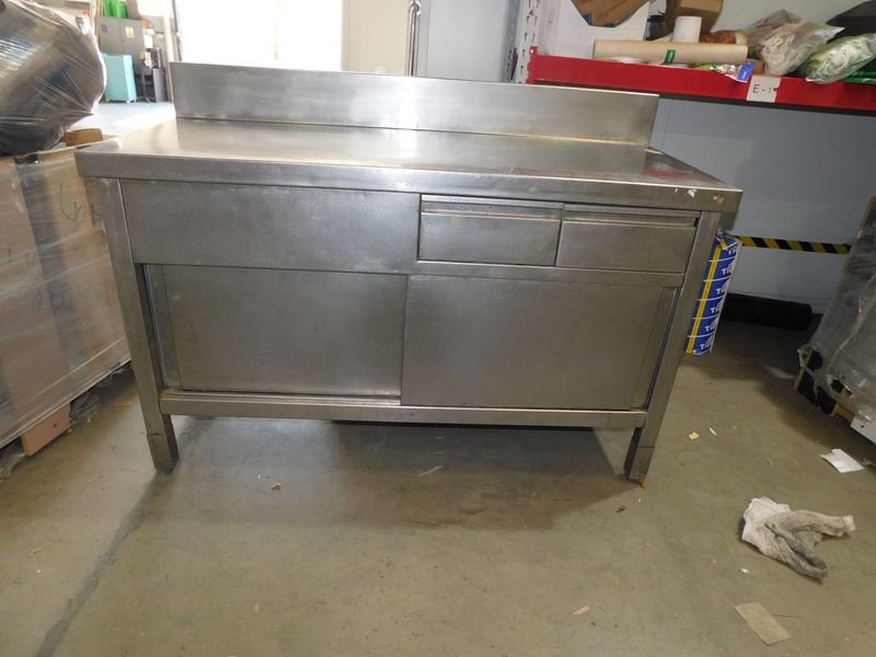 Mesa de trabajo de acero para gastronomía con cajones