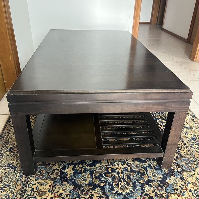 Mesa ratona en madera color tabaco con estante inferior - imagen 3