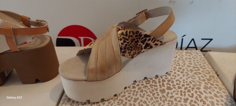 Calzado de Talla 37-38 en Excelente Condición - imagen 3
