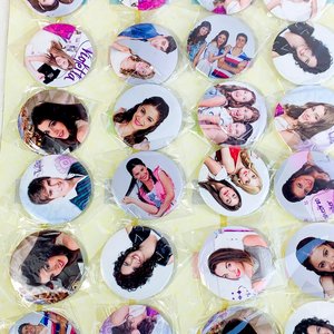 Lote de 24 Pines de Violetta y One Direction - imagen 3