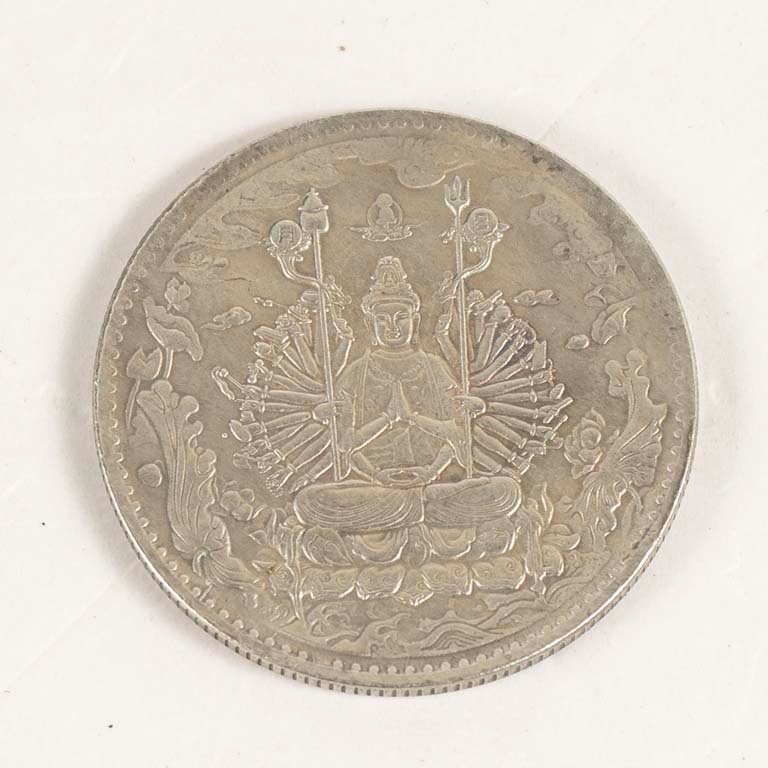 Lote siguiente: Moneda de metal con motivo buda