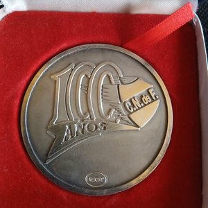 Medalla Conmemorativa Centenario Club Nacional de Football 1899-1999 - Joyería Tammaro - imagen 2