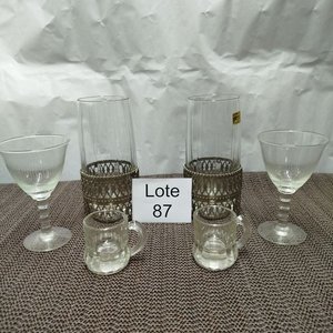 Lote siguiente: Lote de Cristalería Variada: Vasos con Base Metálica, Copas de Cóctel y Vasos de Chop