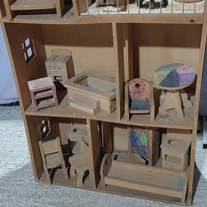 Casita de Madera para Jugar con Muebles y Accesorios - imagen 2