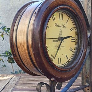 Reloj Decorativo de Pared Doble Faz con Soporte de Hierro Forjado -  Conmemorativo Palacio Salvo de Montevideo (1928)- Medidas Soporte: 41,5 cm x 49 cm / Medidas Reloj Diámetro 26 cm x Alto 41,5 cm x 49 cm cm Aprox. - imagen 6