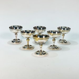 Lote anterior: Seis Copas para Helados Vintage de Metal Cuádruple Plateado