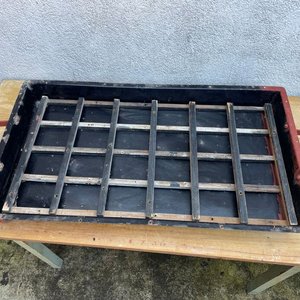Fuente Bandeja Esmaltada con Asas y Base de Madera para Escurrir - imagen 4